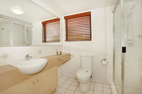 Unit 4 Beaumont Sur Mer 13 15 Pacific Terrace Coolum Beach 400 BOND LINEN SUPPLIED - Travel Search 2