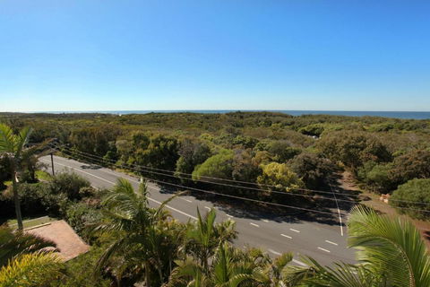 Unit 4 Coolum Sands Apartments 34 First Avenue Coolum Beach 400 BOND LINEN SUPPLIED - Travel Search 3