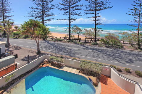 Unit 1 The Rocks 1746 David Low Coolum Beach 500 Bond - Travel Search 3