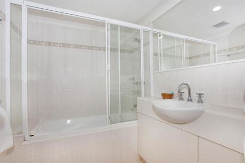 Unit 1 The Rocks 1746 David Low Coolum Beach 500 Bond - Travel Search 4