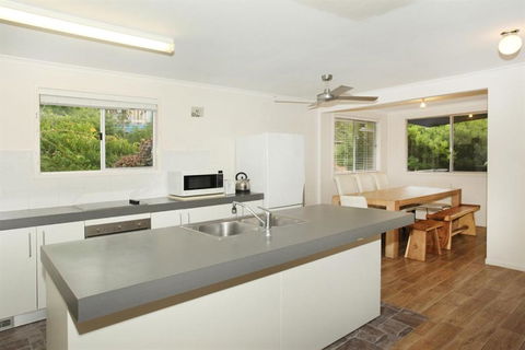 20 Scrub Road Coolum Beach Pet Friendly Linen Included - Travel Search 1