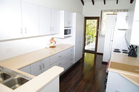 Barrels Beach House 28 Dulconghi Street - Tourism Guide 6