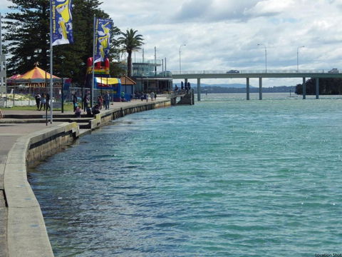 Waldorf Unit 409 The Entrance NSW - Tourism Guide 5