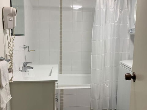 Waldorf Unit 409 The Entrance NSW - Tourism Guide 4