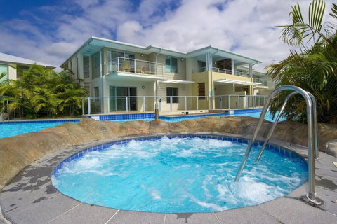 Pacific Blue Pool Spa & More Available In Complex! - Tourism Guide 1