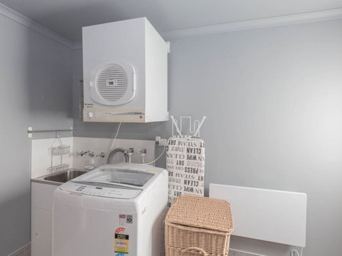 Oak & Barrel / 7 Twynam Street - Travel Agents 1