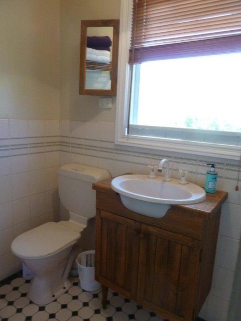 Lilys By The Lake Raymond Island Accommodation - Travel Agents 6