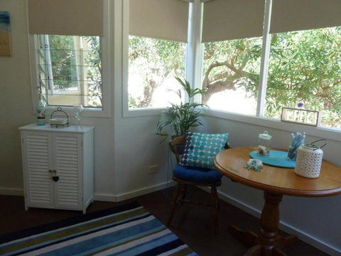 Lilys By The Lake Raymond Island Accommodation - Travel Agents 2