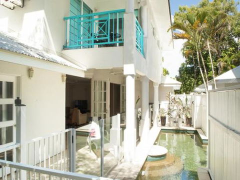 Port Douglas Paradise Beach Villa - Cruises Travel 1