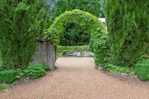 COOKS HOUSE - Tourism Guide 6