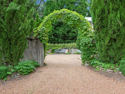 COOKS HOUSE - Tourism Guide 2