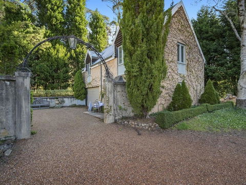COOKS HOUSE - Tourism Guide 3