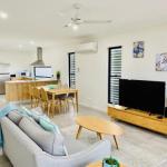 DAYDREAMING Airlie Beach Water Views & Only 200m To Boardwalk. - Tourism Guide 0