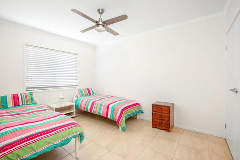 18 Naiad Court Rainbow Shores Modern Beach House Walk To Beach - Travel Search 3