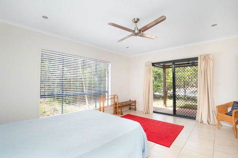 18 Naiad Court Rainbow Shores Modern Beach House Walk To Beach - Travel Search 2