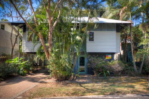 6 Satinwood Drive Rainbow Shores Stylish Beach House Free WiFi - Travel Search 4