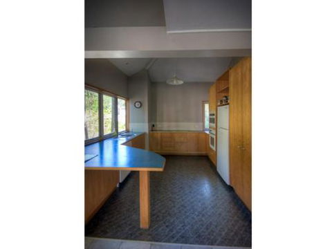 6 Satinwood Drive Rainbow Shores Stylish Beach House Free WiFi - Travel Search 5