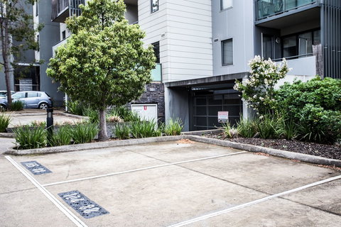 ReadySet Apartments On Altona - Travel Agents 1