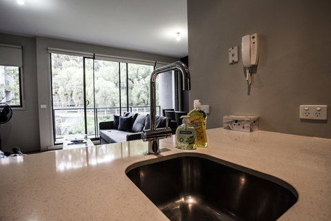 ReadySet Apartments On Altona - Travel Agents 6