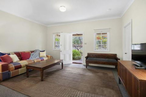 THE TEACHERS COTTAGE - Travel Search 3
