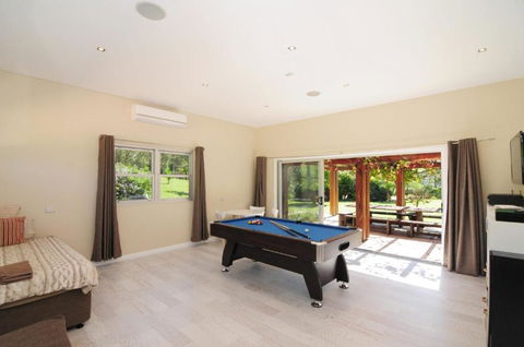 Bottlebrush Lodge Great Views & A Pool! - Travel Search 6