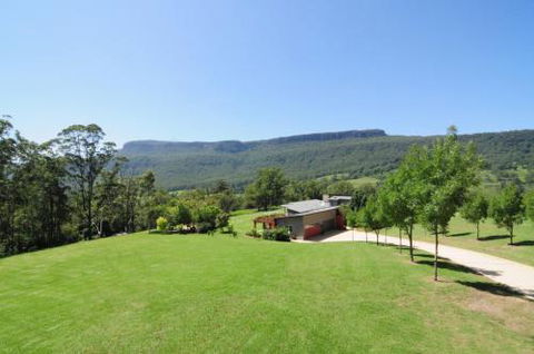 Bottlebrush Lodge Great Views & A Pool! - Travel Search 3