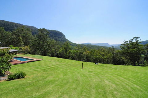 Bottlebrush Lodge Great Views & A Pool! - Travel Search 5