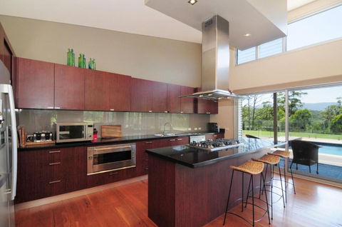 Bottlebrush Lodge Great Views & A Pool! - Travel Search 4