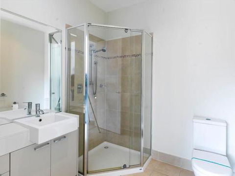 ONE LEVEL At BROADBEACH RESORT - Travel Agents 3