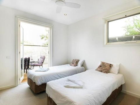 ONE LEVEL At BROADBEACH RESORT - Travel Agents 6