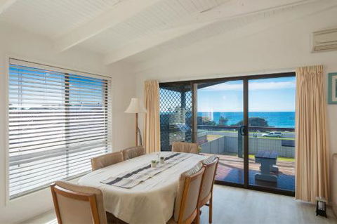 Kianga Parade Beach House - Cruises Travel 6