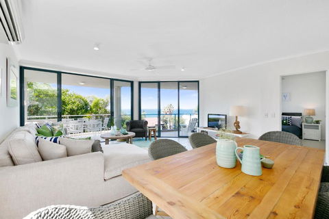 Sunny & Spacious Sunshine Beach - Travel Search 2