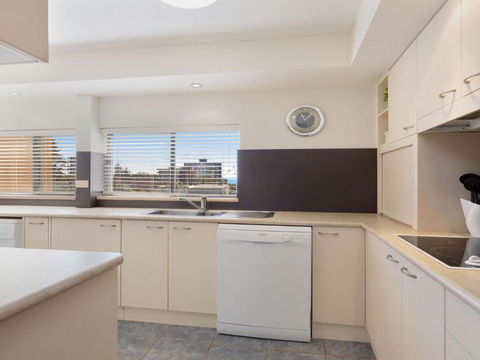 Garden Apartment At Forster Tower - Travel Search 5
