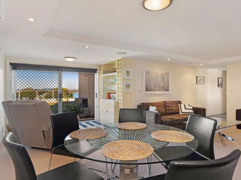 Garden Apartment At Forster Tower - Travel Search 3