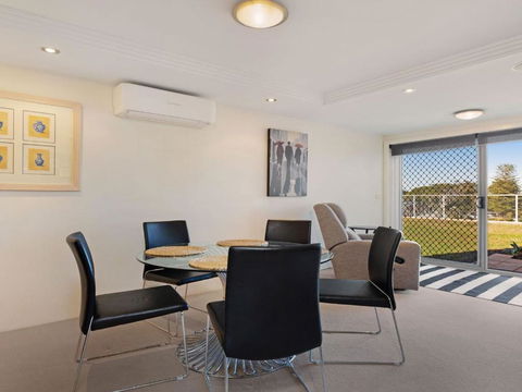 Garden Apartment At Forster Tower - Travel Search 1