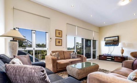 COASTAL SOUL VILLA At BROADBEACH - Tourism Guide 5
