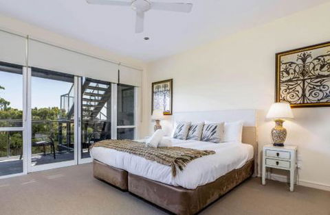 COASTAL SOUL VILLA At BROADBEACH - Tourism Guide 6