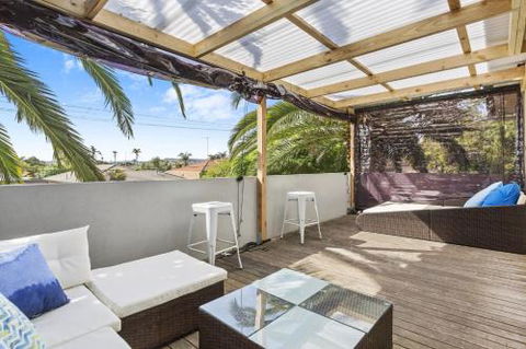 SANTORINI BEACH HOUSE SAFETY BEACH - Tourism Guide 3