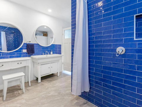 SANTORINI BEACH HOUSE SAFETY BEACH - Tourism Guide 5