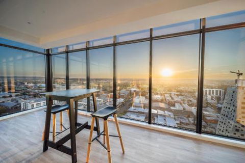 A Cut Above The West Pool Rooftop Bar Gym Wifi - Tourism Guide 5