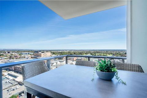 A Cut Above The West Pool Rooftop Bar Gym Wifi - Tourism Guide 1