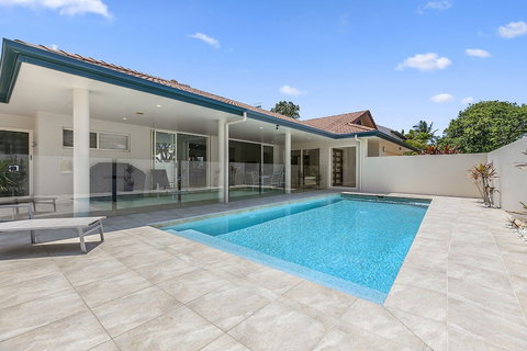 Perfect Family Holiday Home On Noosa Sound 3 Key Court - Travel Agents 0