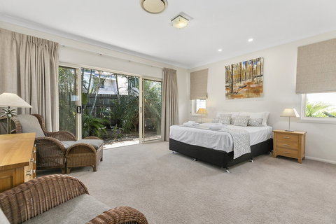 Perfect Family Holiday Home On Noosa Sound 3 Key Court - Travel Agents 1