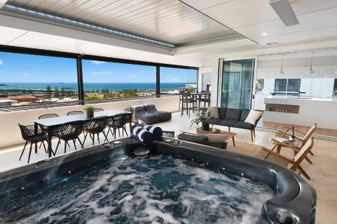 Sea La Vie #2 Luxury Apartment In Coffs Harbour Jetty With Pool Views & Walking Distance To The Beach! - Cruises Travel 1