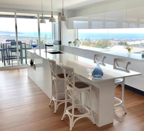Sea La Vie #2 Luxury Apartment In Coffs Harbour Jetty With Pool Views & Walking Distance To The Beach! - Cruises Travel 4