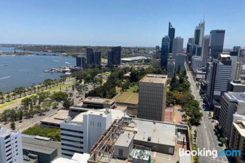 SKY GARDENS SUNSET RIVER VIEW NETFLIX WINE PARKING - Tourism Guide 4