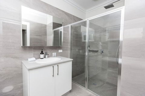 Wagga Apartments 3 - Tourism Guide 3