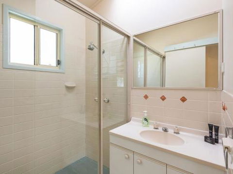 Mystery Bay Retreat - Cruises Travel 5