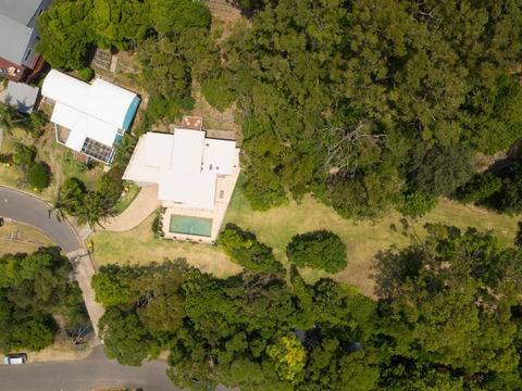 The Stanwell Beach Glass House Beach & Pool - Travel Agents 3