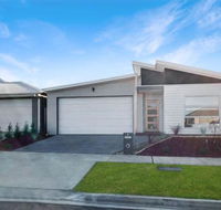 Brand New Home 10 mins to Beach Torquay Geelong Deakin Hospitals - Travel Agents